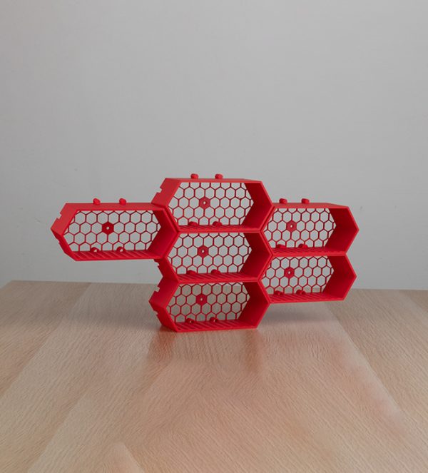 suport-machete-1-64-hexagon-modular-bccdesign Suport modular din plastic pentru afișarea unei machete auto la scara 1/64, cu design tip fagure.